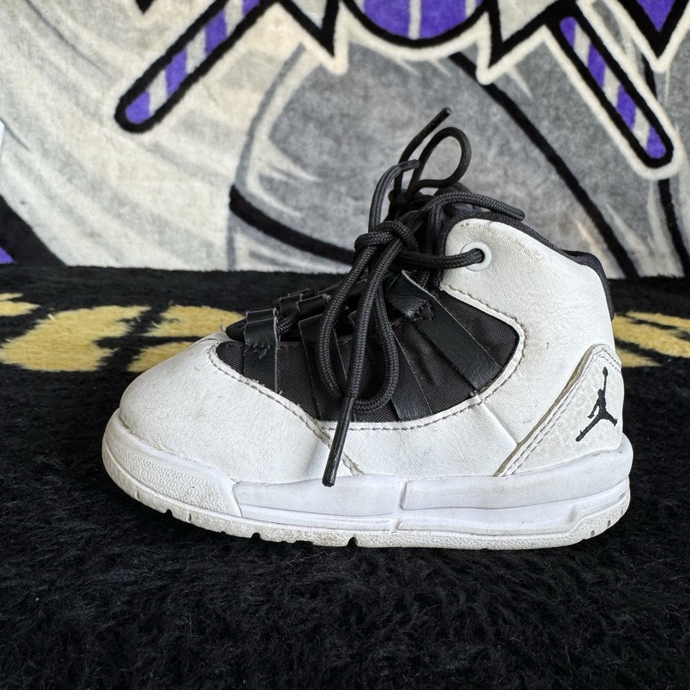 Size 5c - Nike Jordan Max Aura Toddler White/Black, AQ9215-100